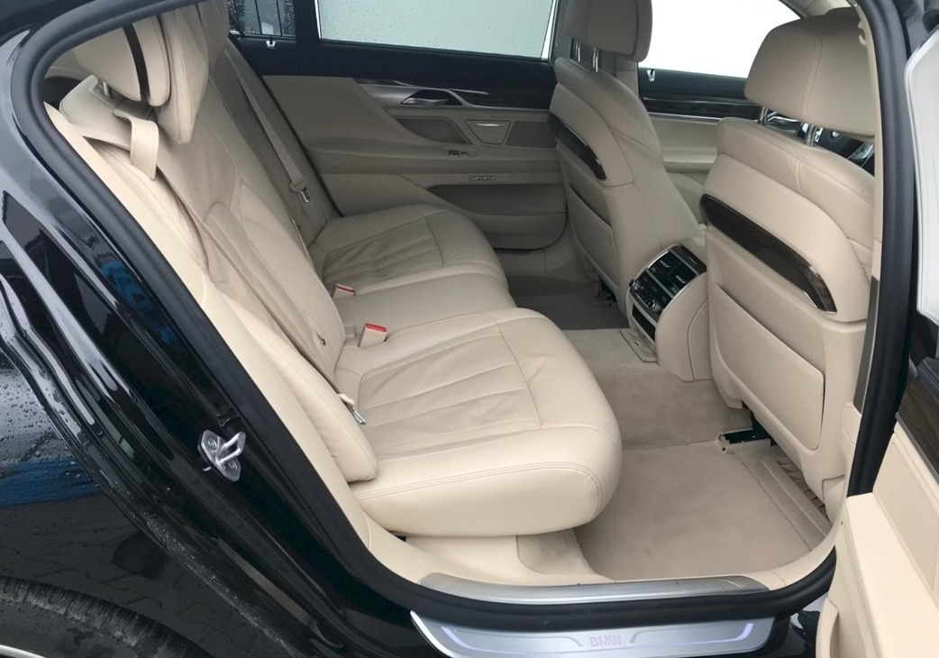 Interiér luxusního vozu BMW řady 7
